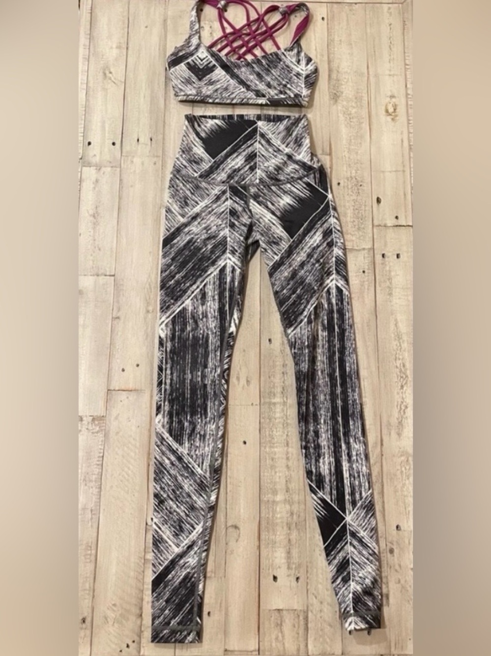 Lululemon set leggings and bra